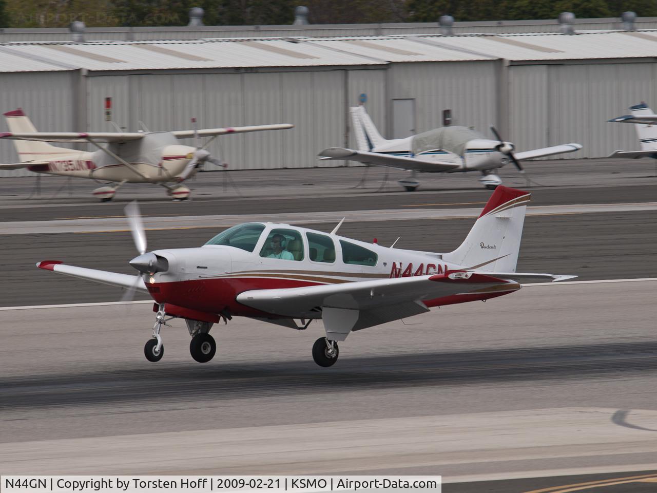N44GN, 1975 Beech F33A Bonanza C/N CE-620, N44GN arriving on RWY 21