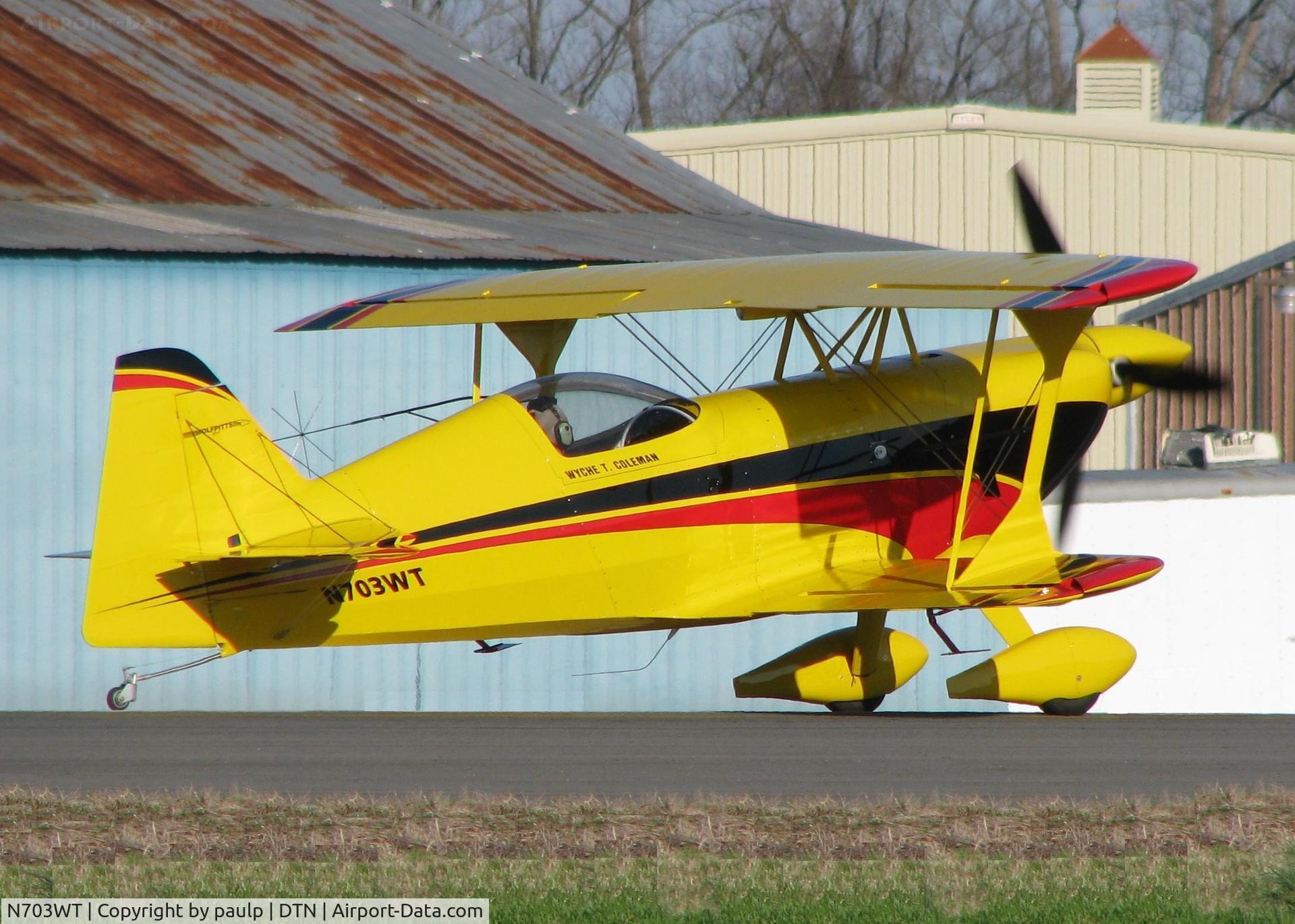 N703WT, 2008 Pitts S-1 Special C/N WPP-001, Rolling down runway 14 at Downtown Shreveport.