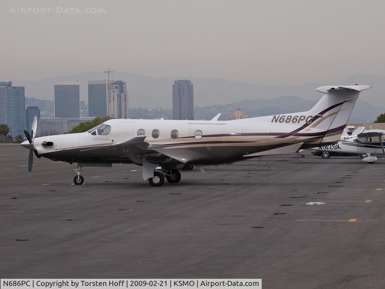 N686PC, 2005 Pilatus PC-12/47 C/N 686, N686PC parked at KSMO