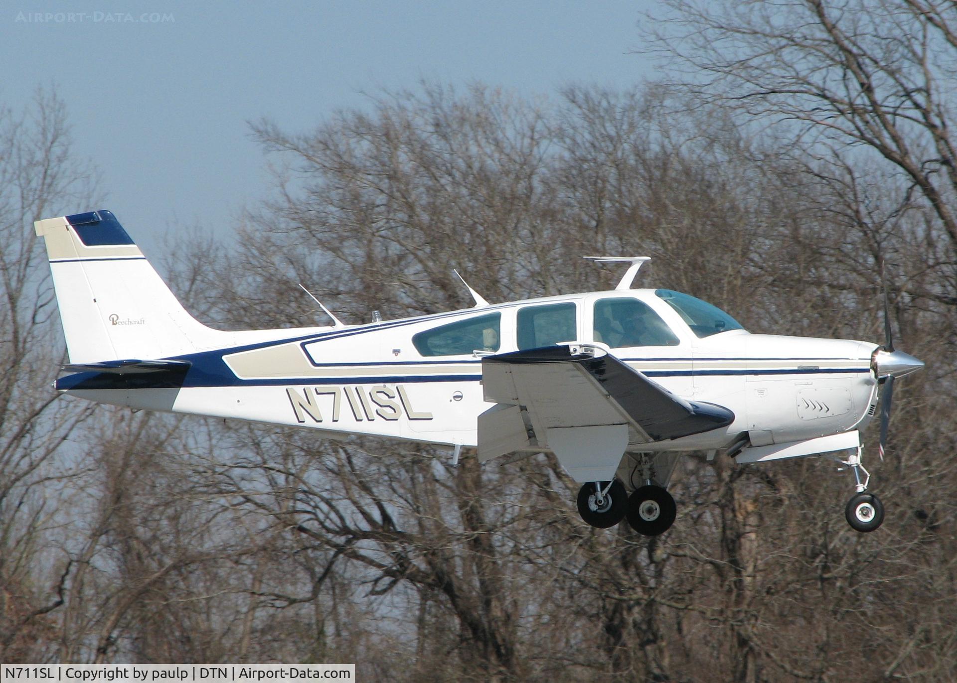 N711SL, 1978 Beech F33A Bonanza C/N CE-773, About to touch down at Downtown Shreveport.
