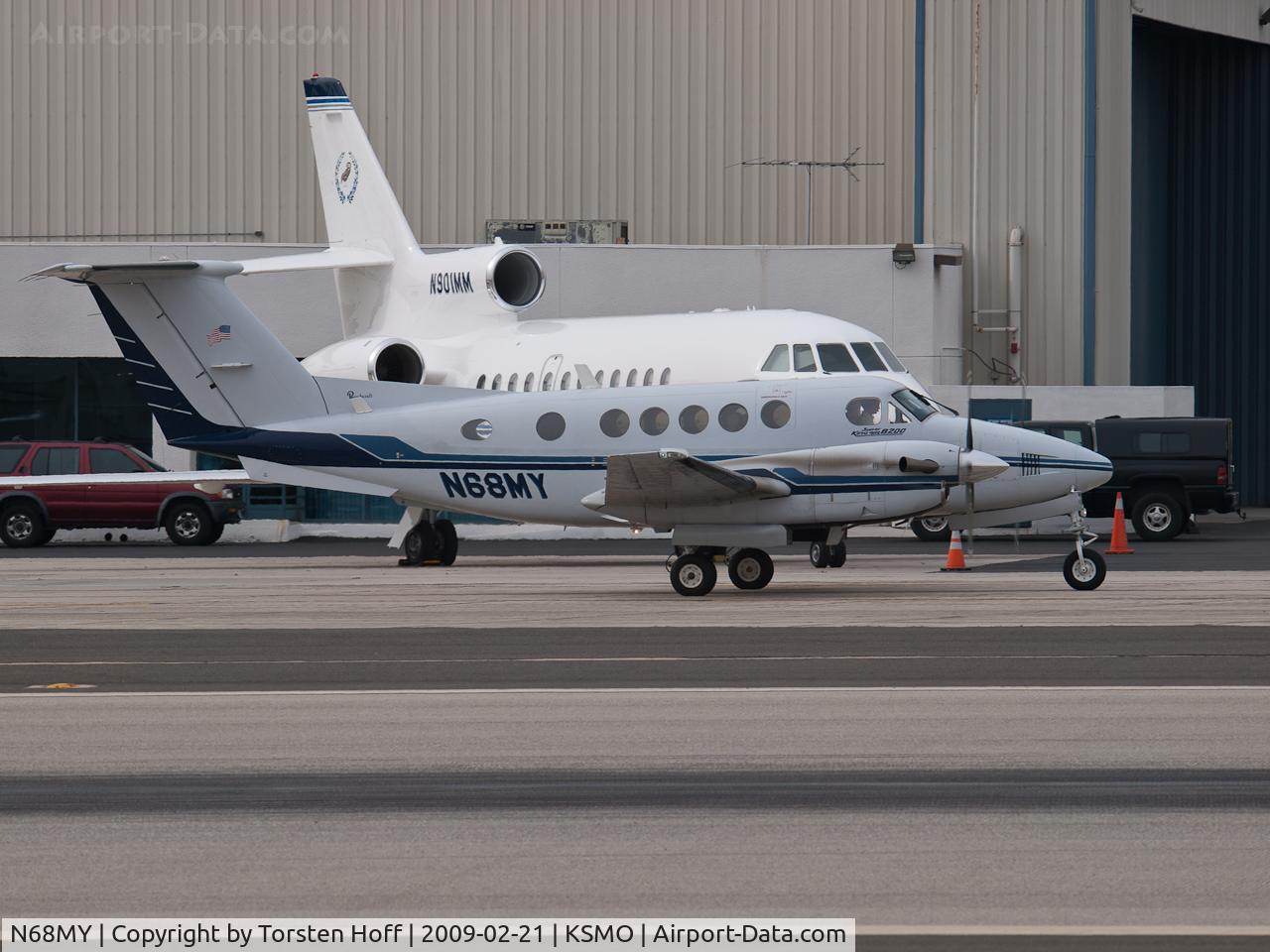 N68MY, 1983 Beech B200 King Air C/N BB-1142, N68MY taxiing