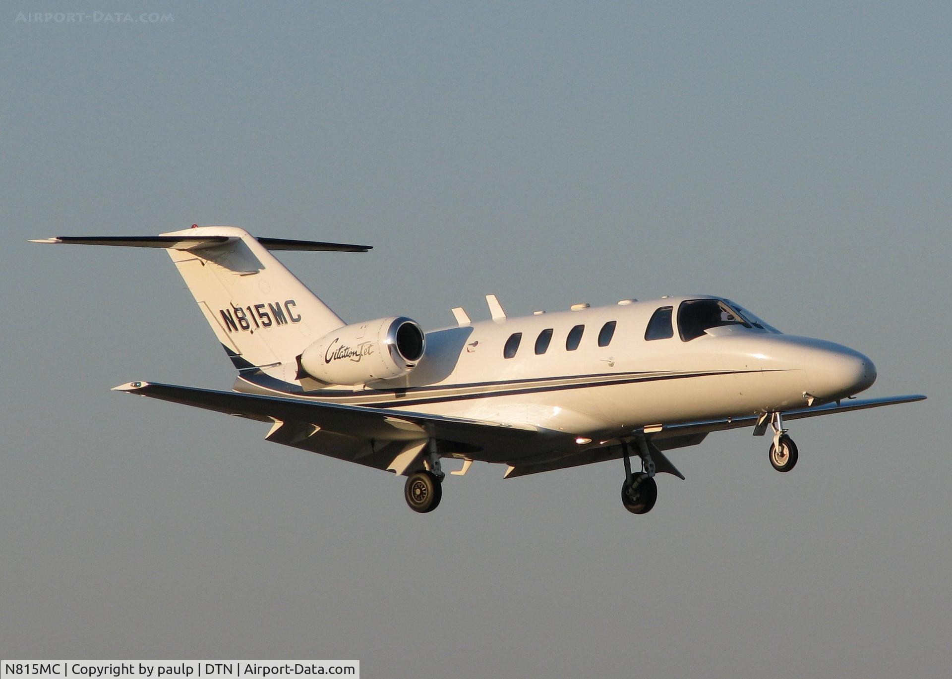N815MC, 1996 Cessna 525 CitationJet CJ1 C/N 525-0142, Landing at dusk at Downtown Shreveport.