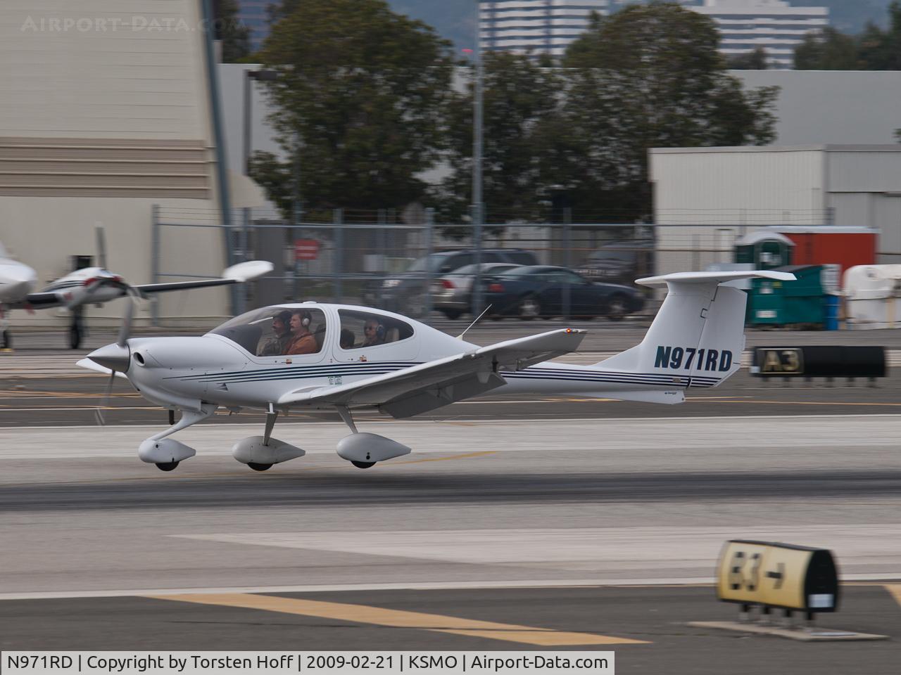 N971RD, 2005 Diamond DA-40 Diamond Star C/N 40.508, N971RD arriving on RWY 21