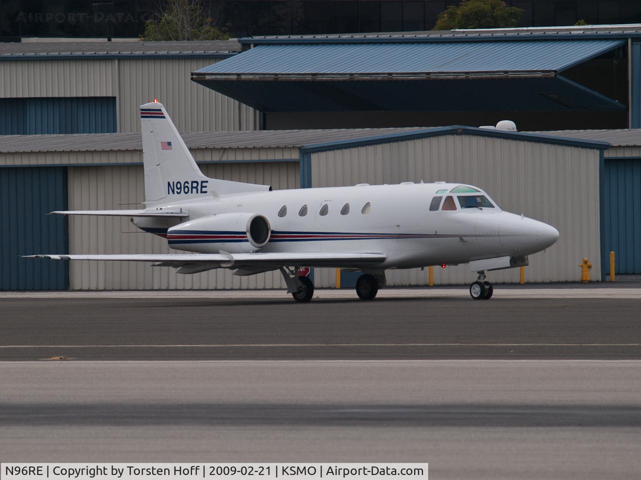N96RE, 1981 Rockwell International NA-265-65 Sabreliner 65 C/N 465-52, N96RE taxiing