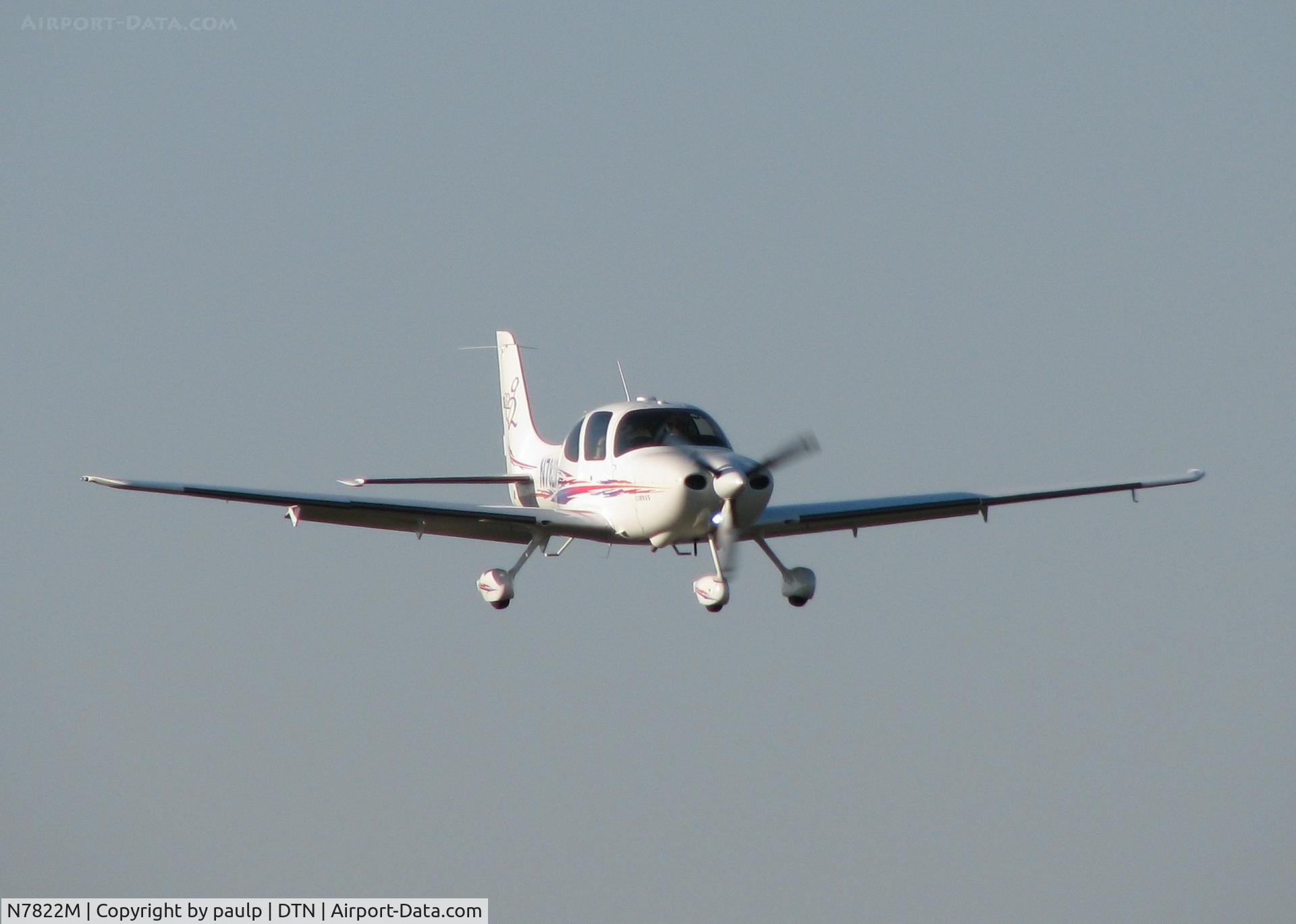 N7822M, 2005 Cirrus SR22 G2 C/N 1722, Landing on 14 at Downtown Shreveport.