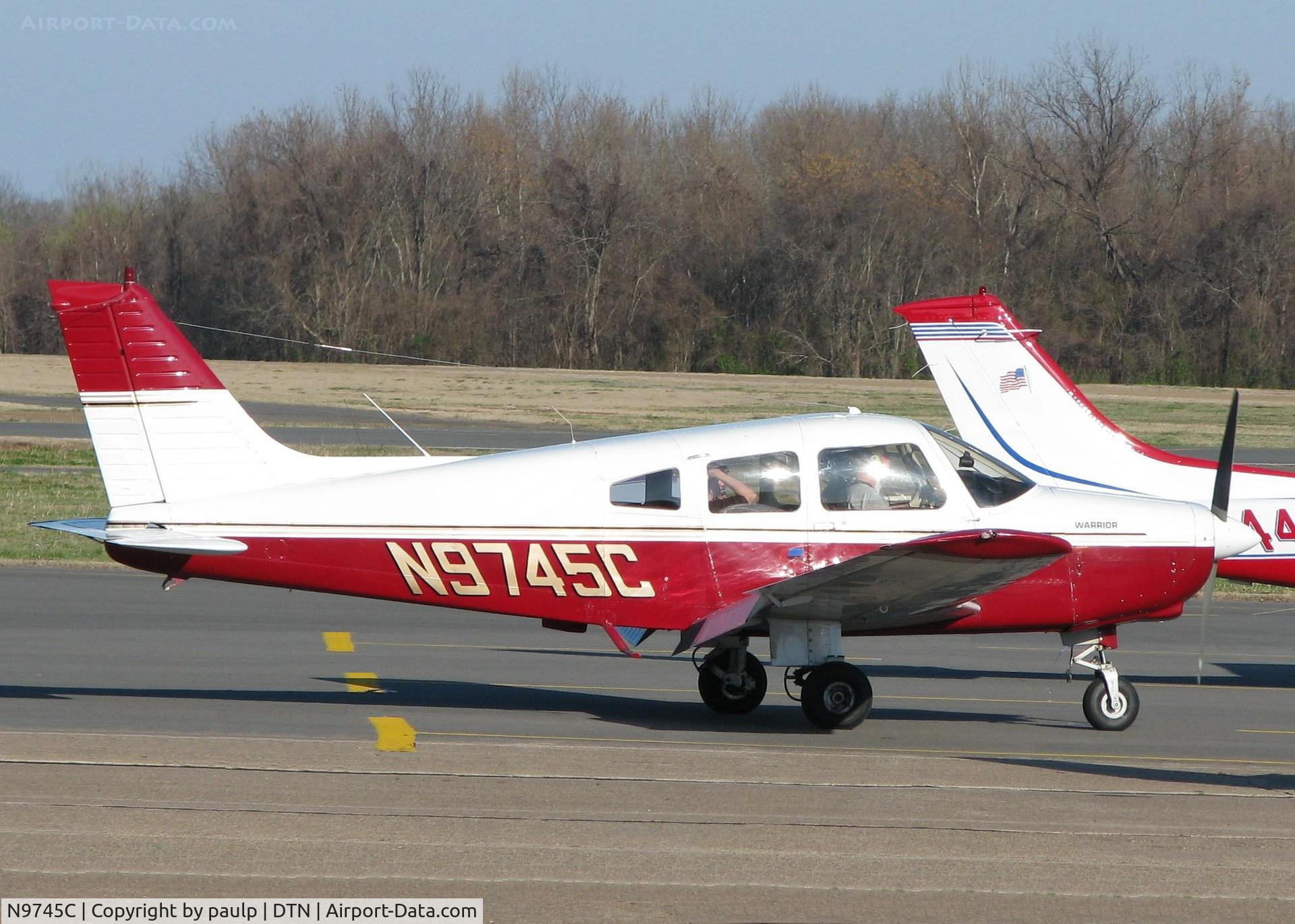 N9745C, 1978 Piper PA-28-161 C/N 28-7816523, Parking at the Downtown Shreveport airport.