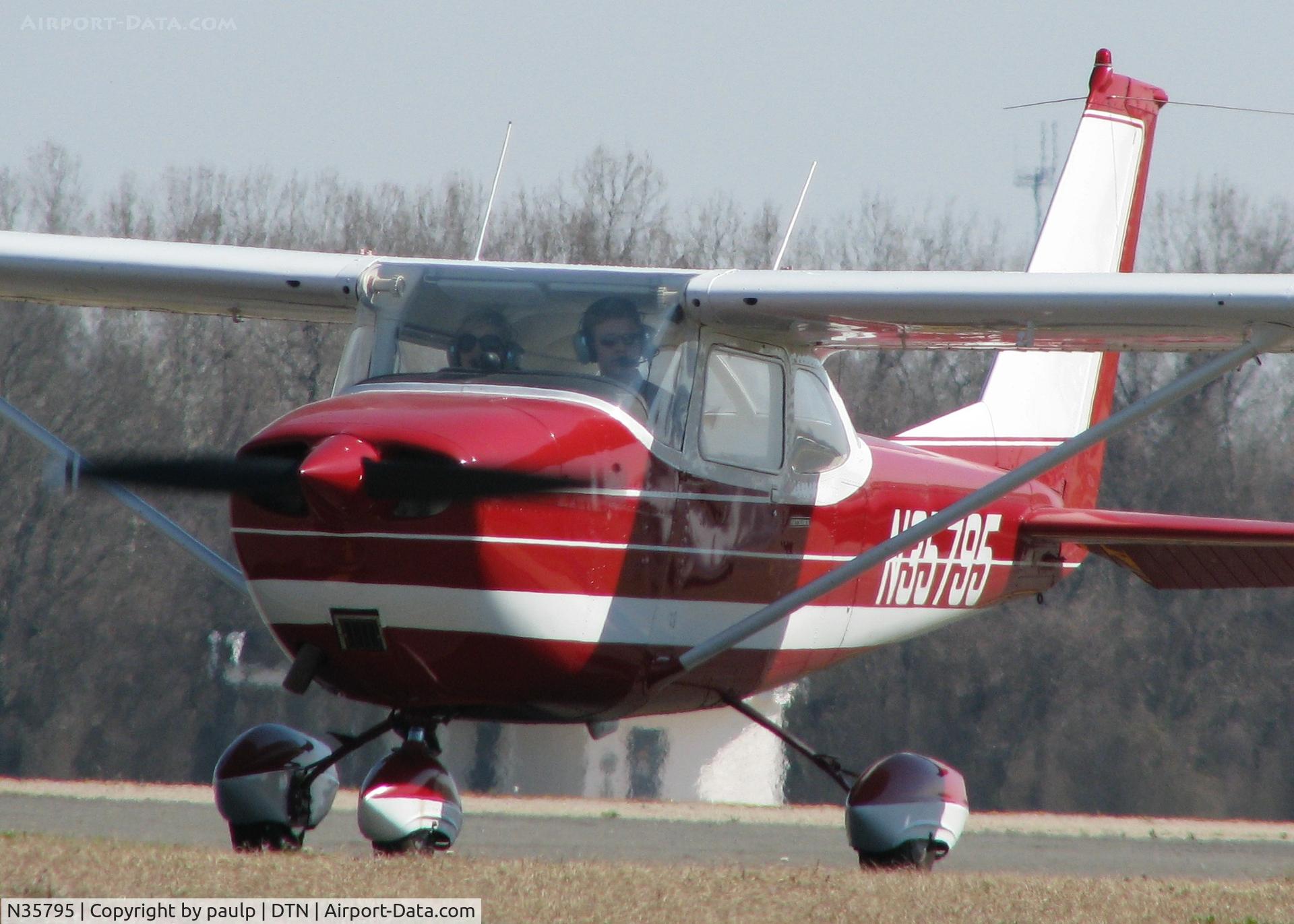 N35795, 1968 Cessna 172I C/N 17256965, On taxiway Foxtrot headed to 14 at Downtown Shreveport.
