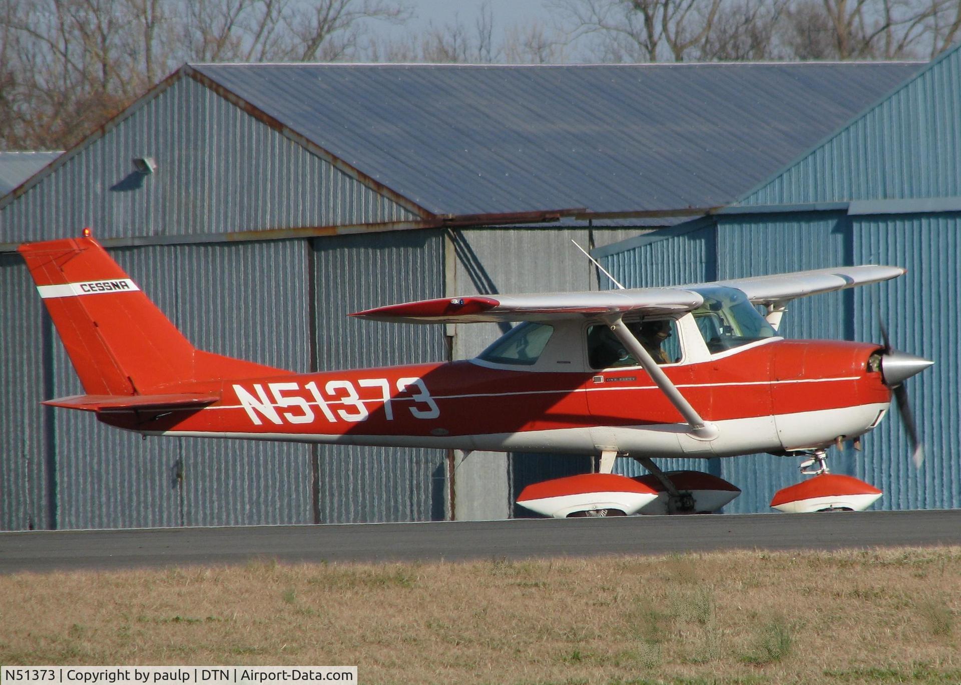 N51373, 1968 Cessna 150J C/N 15069959, Taking off from Downtown Shreveport.