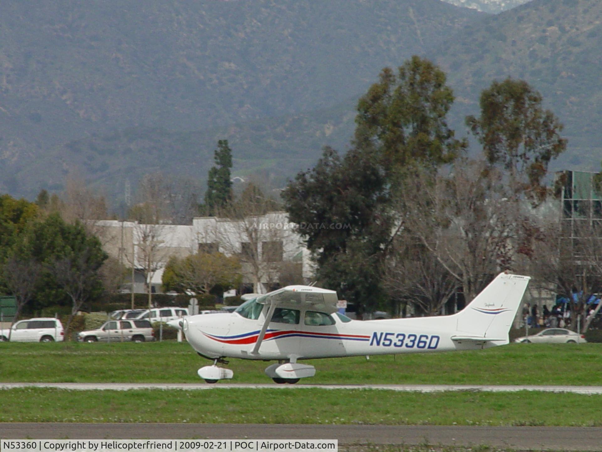 N53360, 2003 Cessna 172S C/N 172S9353, Rolling out from landing
