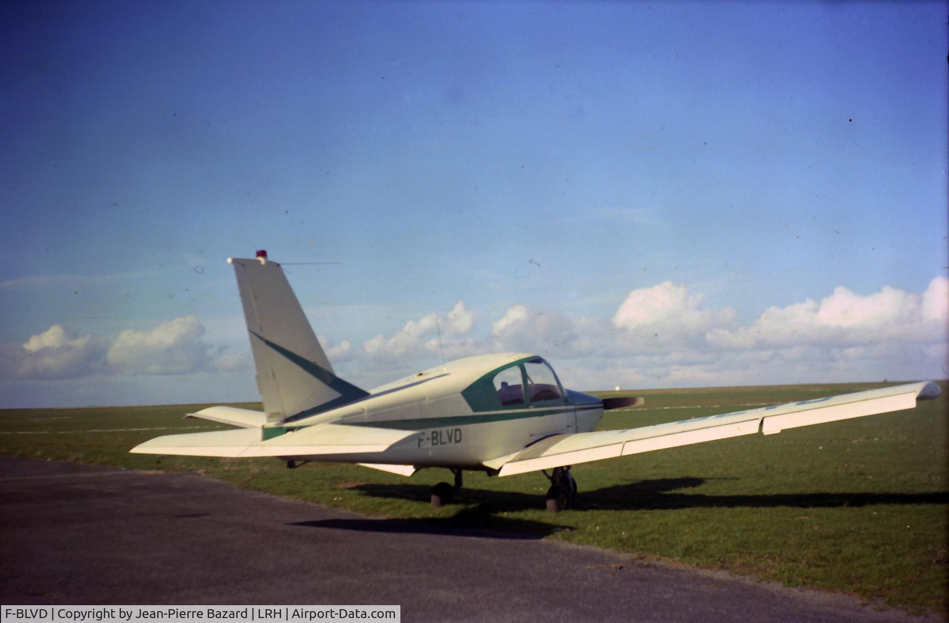 F-BLVD, Gardan GY-80-160 Horizon C/N 53, Le GARDAN GY 80-160 immatriculé F-BLVD sur une aire de stationnement à l'aéroport de La Rochelle
