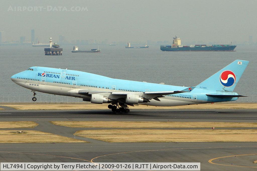 HL7494, Boeing 747-4B5 C/N 27662, Korean B747 lifts off from Haneda