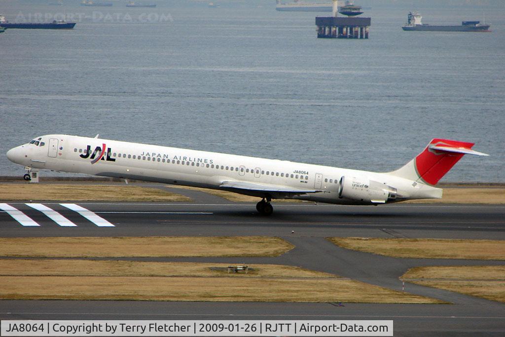 JA8064, 1995 McDonnell Douglas MD-90-30 C/N 53354, JAL MD90 lifts off from Haneda