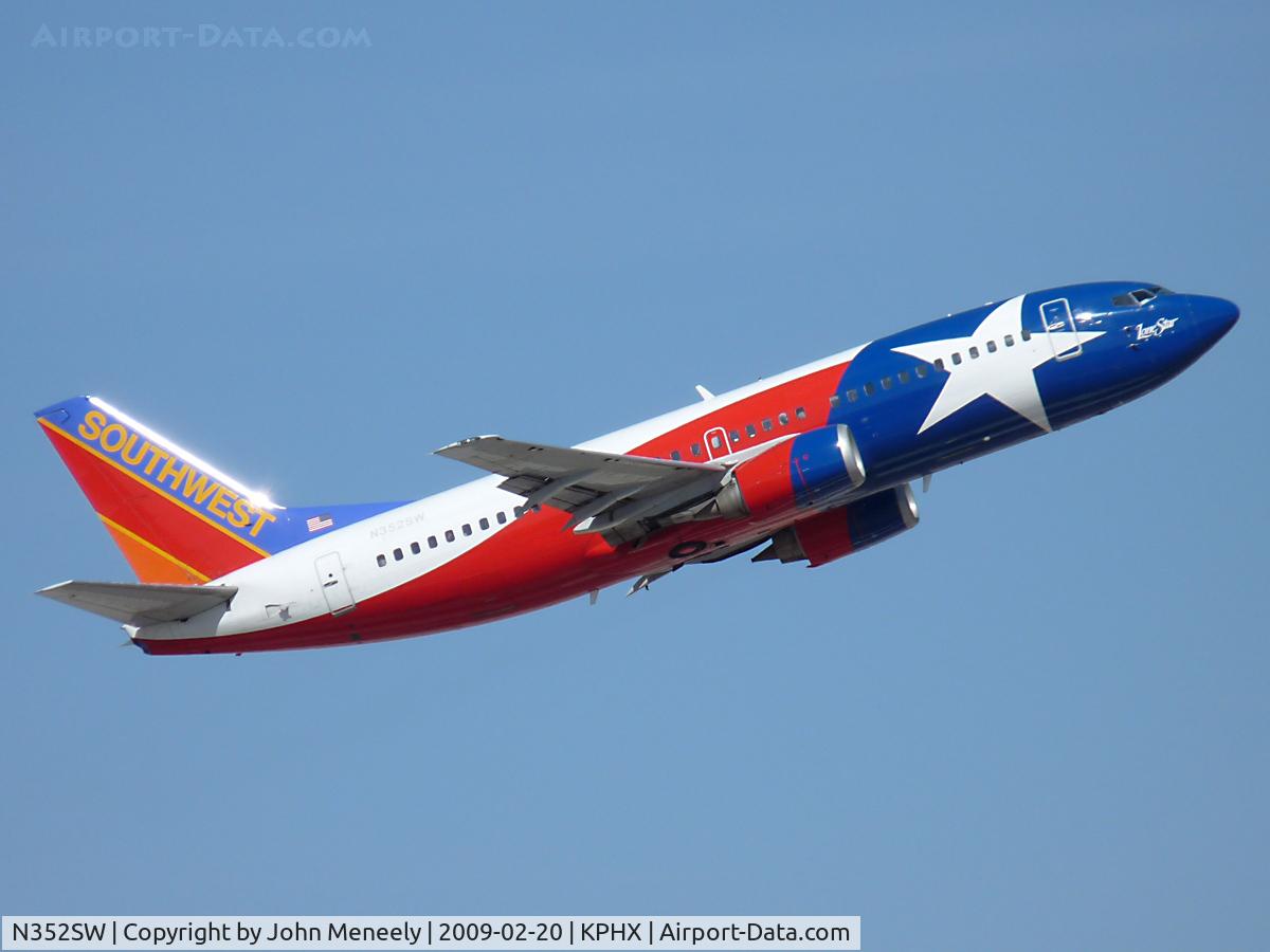 N352SW, 1990 Boeing 737-3H4 C/N 24888, Lone Star One just after take-off from 07L