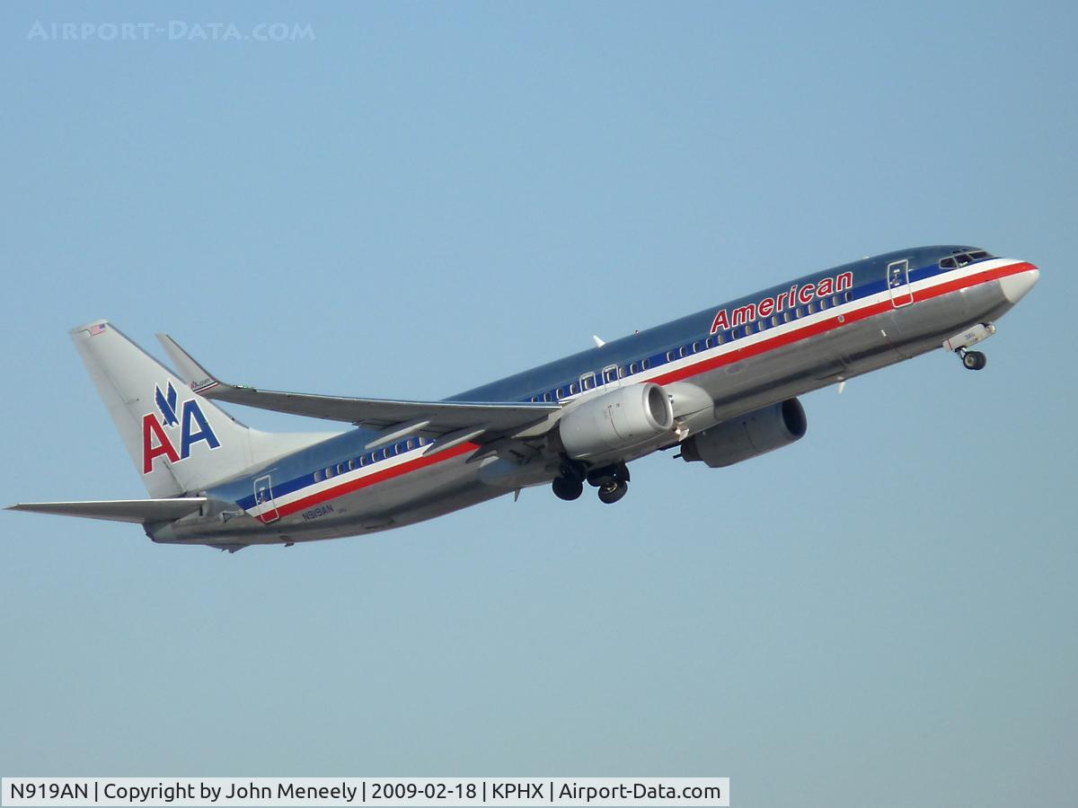 N919AN, 1999 Boeing 737-823 C/N 29520, Departing for Miami