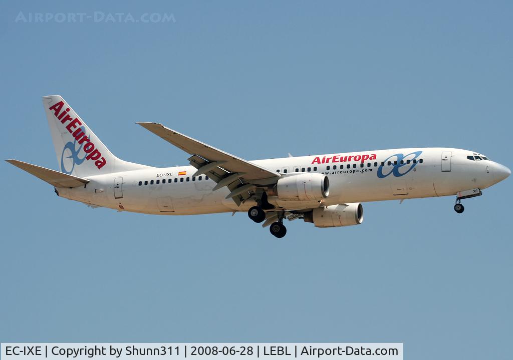 EC-IXE, 2000 Boeing 737-883 C/N 30468, Landing rwy 25R... Ex. Disney c/s !