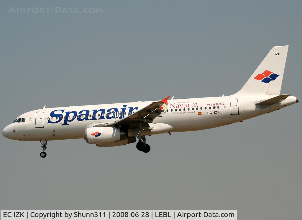 EC-IZK, 2004 Airbus A320-232 C/N 2223, Landing rwy 25R with additional 'Reyno de Navarra... Escapate - Tierra de Diversidad' stickers
