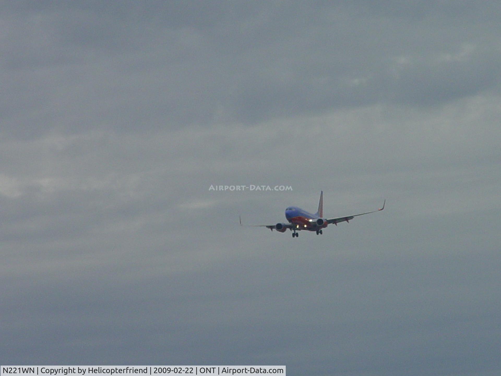 N221WN, 2005 Boeing 737-7H4 C/N 34259, On final to Ontario