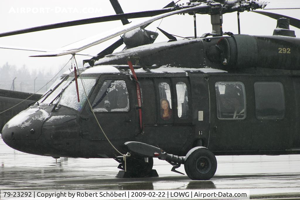 79-23292, 1979 Sikorsky UH-60A Black Hawk C/N 70109, Waiting for better weather...