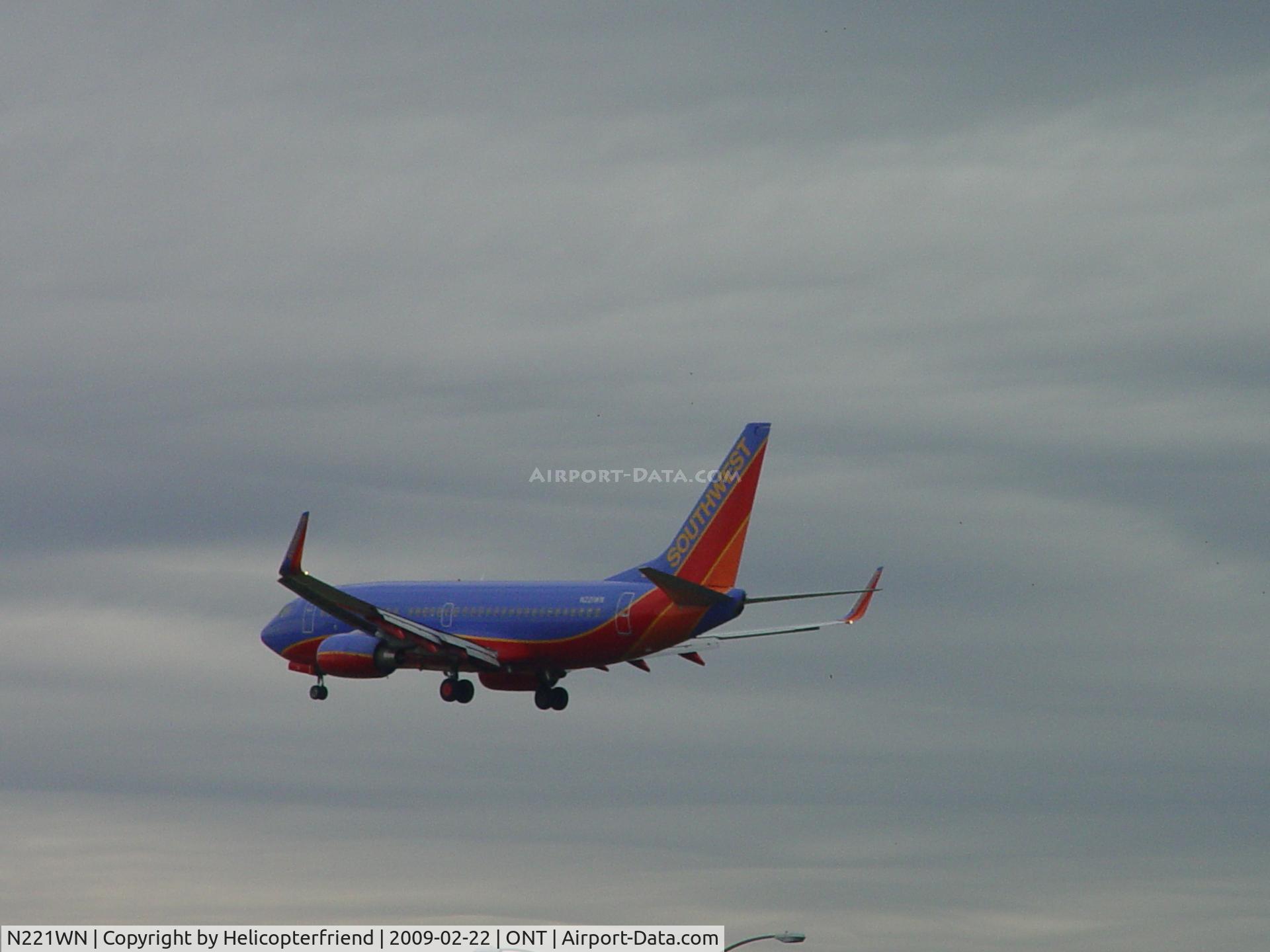 N221WN, 2005 Boeing 737-7H4 C/N 34259, Over the outer fence at Ontario