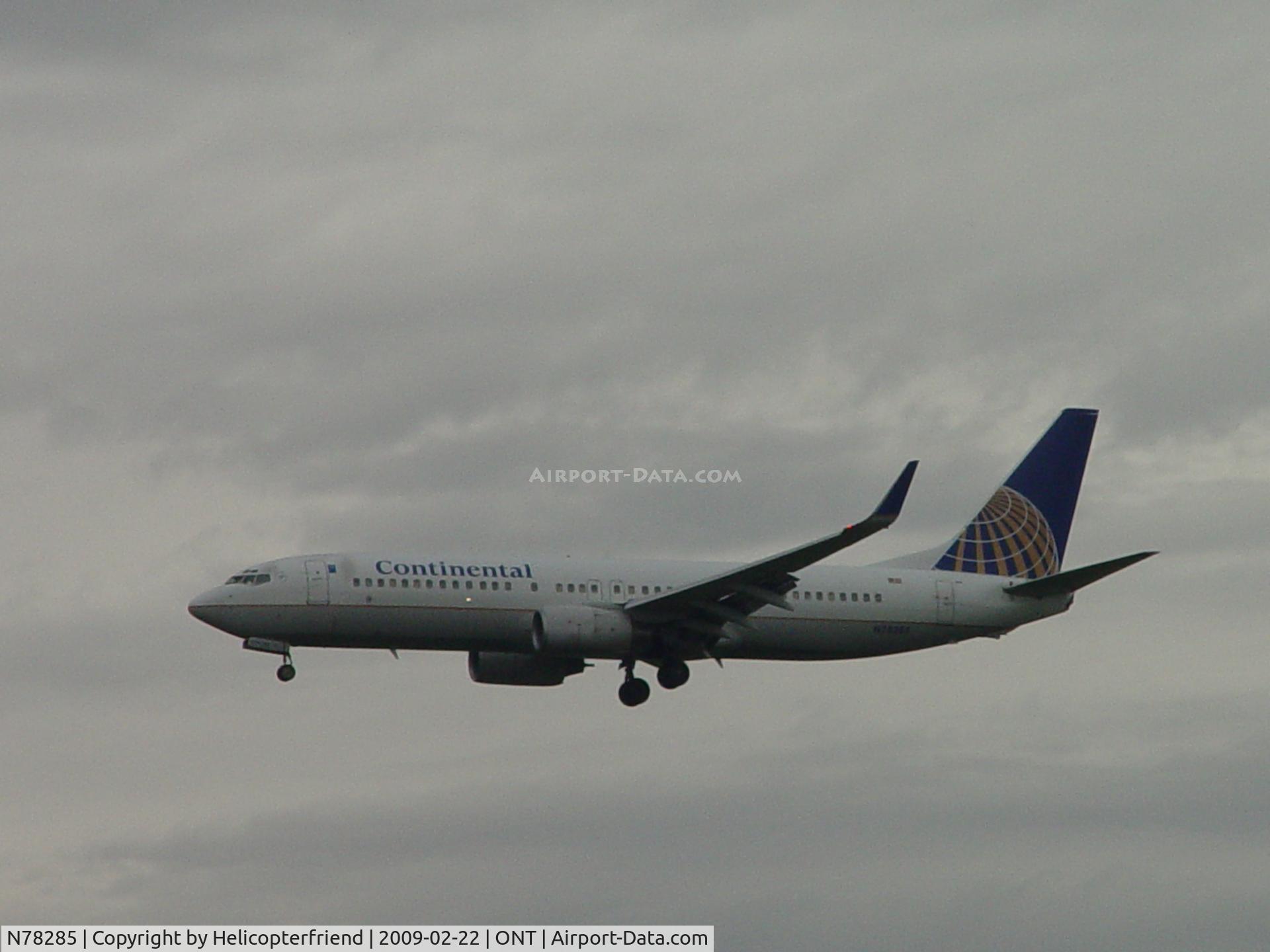 N78285, 2004 Boeing 737-824 C/N 33452, Landing in a gray day at Ontario