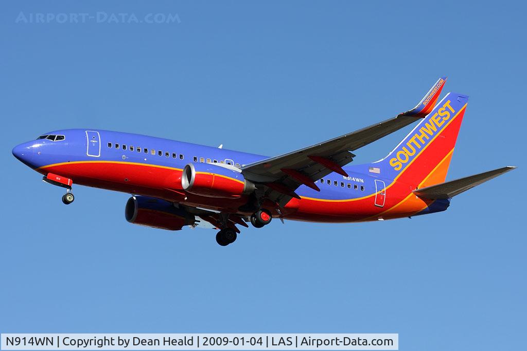 N914WN, 2008 Boeing 737-7H4 C/N 36622, Southwest Airlines N914WN on short-final to RWY 25R.