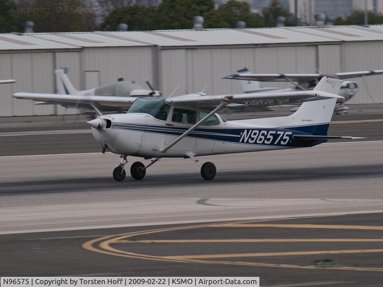 N96575, 1984 Cessna 172P C/N 17276089, N96575 departing from RWY 21