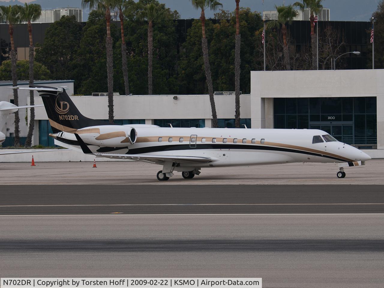 N702DR, 2005 Embraer EMB-135BJ Legacy C/N 14500925, N702DR taxiing