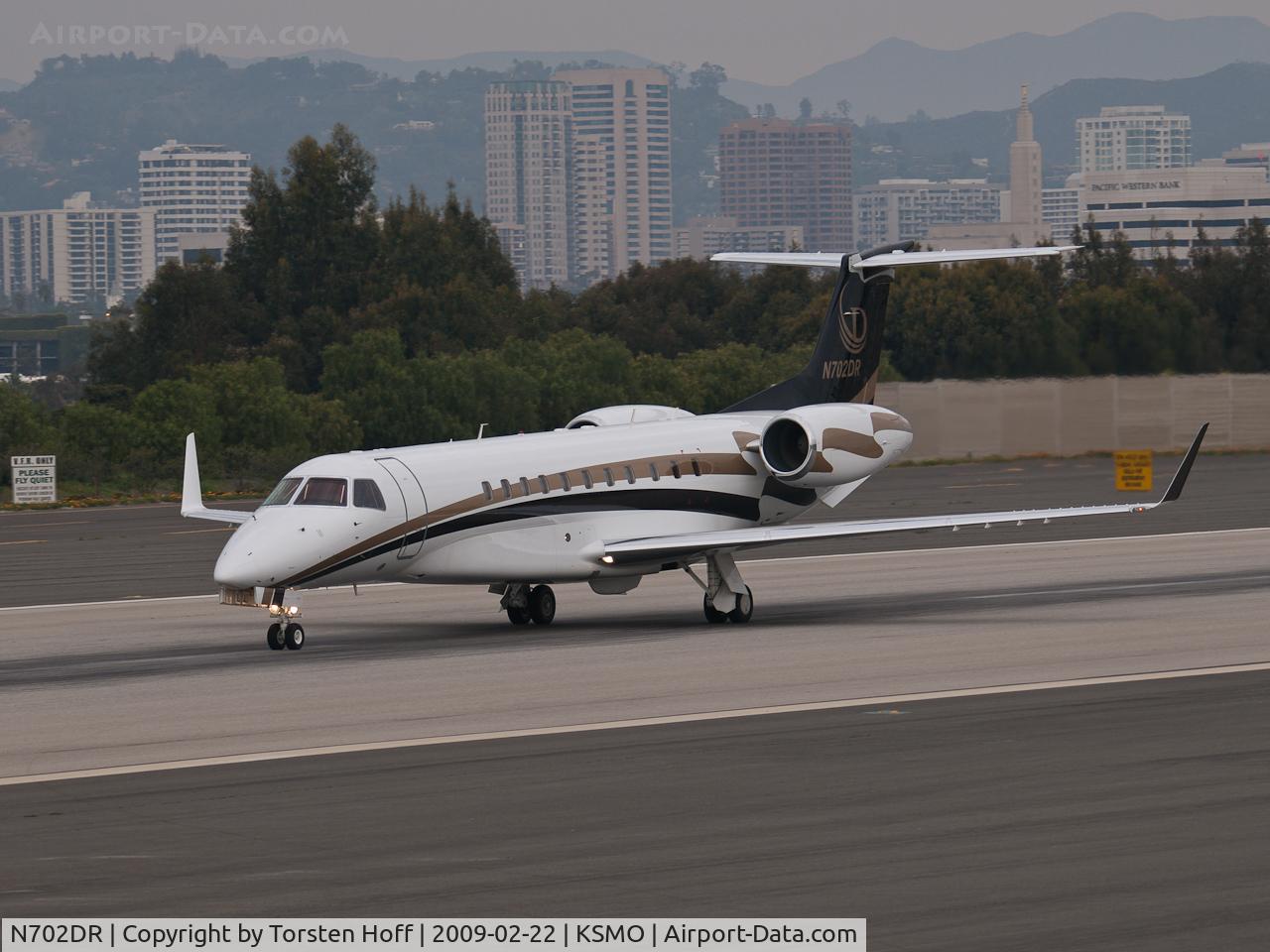 N702DR, 2005 Embraer EMB-135BJ Legacy C/N 14500925, N702DR departing from RWY 21