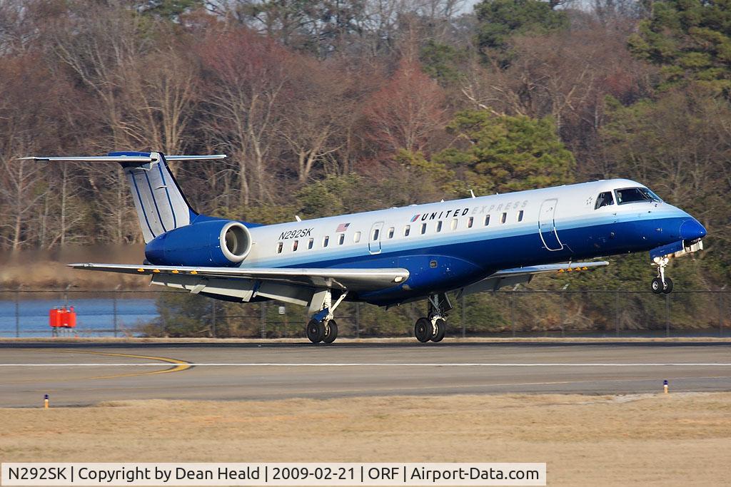 N292SK, 2001 Embraer EMB-145LR C/N 145488, United Express (Chautauqua Airlines) N292SK (FLT CHQ7797) from Washington Dulles Int'l (KIAD) landing on RWY 23. A rare visitor to Norfolk.