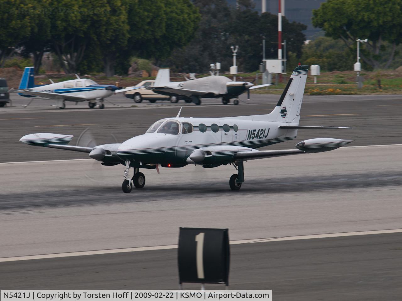 N5421J, 1976 Cessna 340A C/N 340A0108, N5421J departing from RWY 21