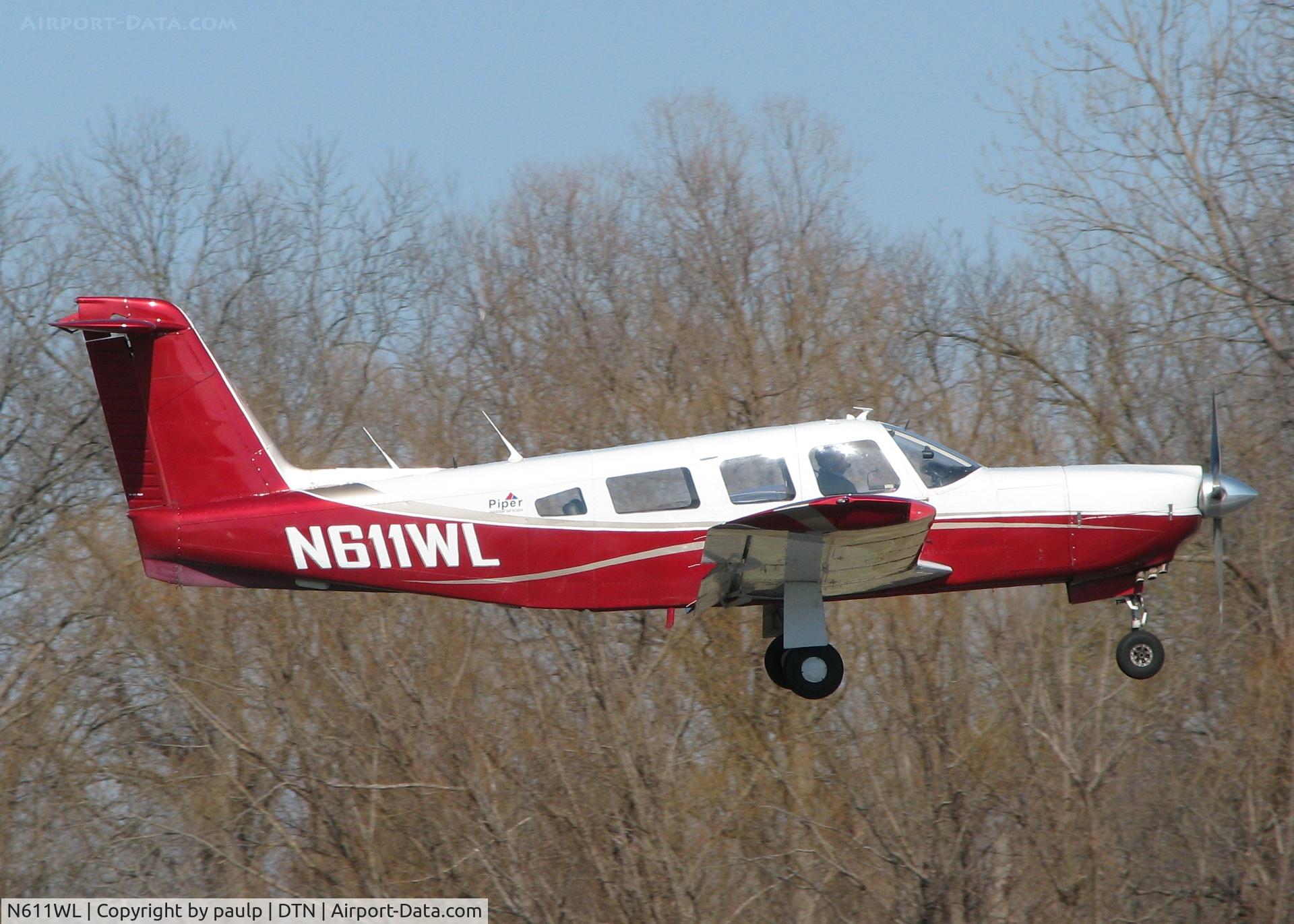 N611WL, 1978 Piper PA-32RT-300 Lance II C/N 32R-7885212, About to touch down at Downtown Shreveport.
