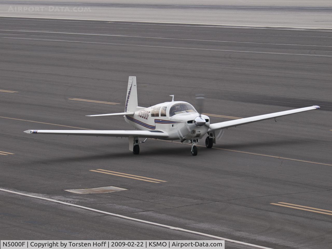 N5000F, 1976 Mooney M20F Executive C/N 22-1363, N5000F taxiing