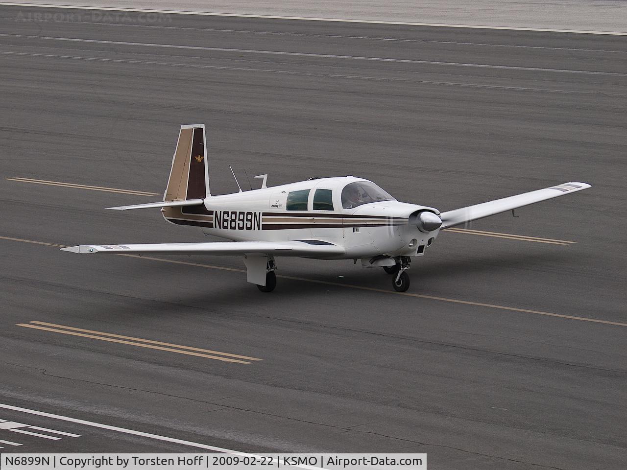 N6899N, 1968 Mooney M20C Ranger C/N 680167, N6899N taxiing