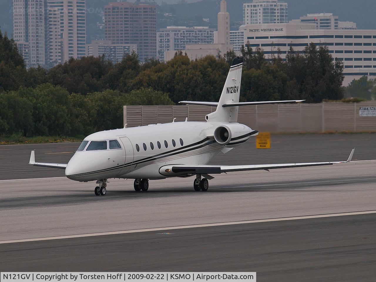 N121GV, 2004 Israel Aircraft Industries Gulfstream 200 C/N 094, N121GV departing from RWY 21