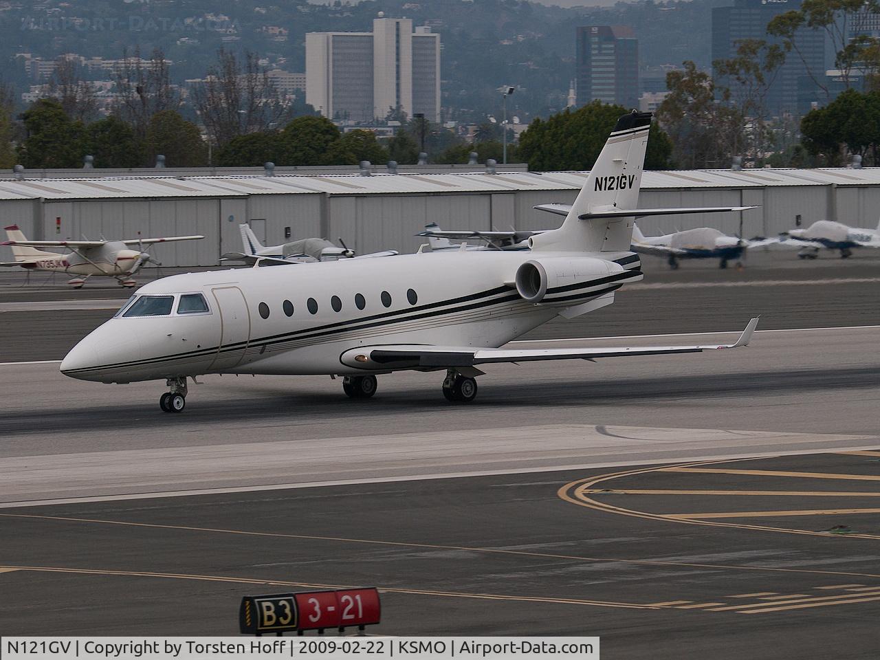 N121GV, 2004 Israel Aircraft Industries Gulfstream 200 C/N 094, N121GV departing from RWY 21