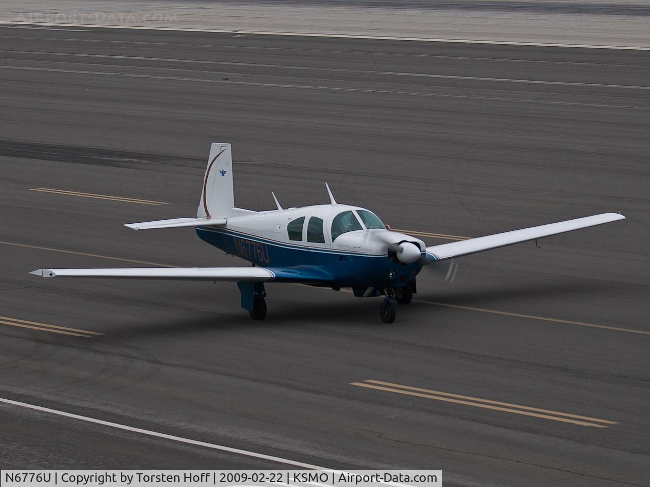 N6776U, 1963 Mooney M20C Ranger C/N 2498, N6776U taxiing