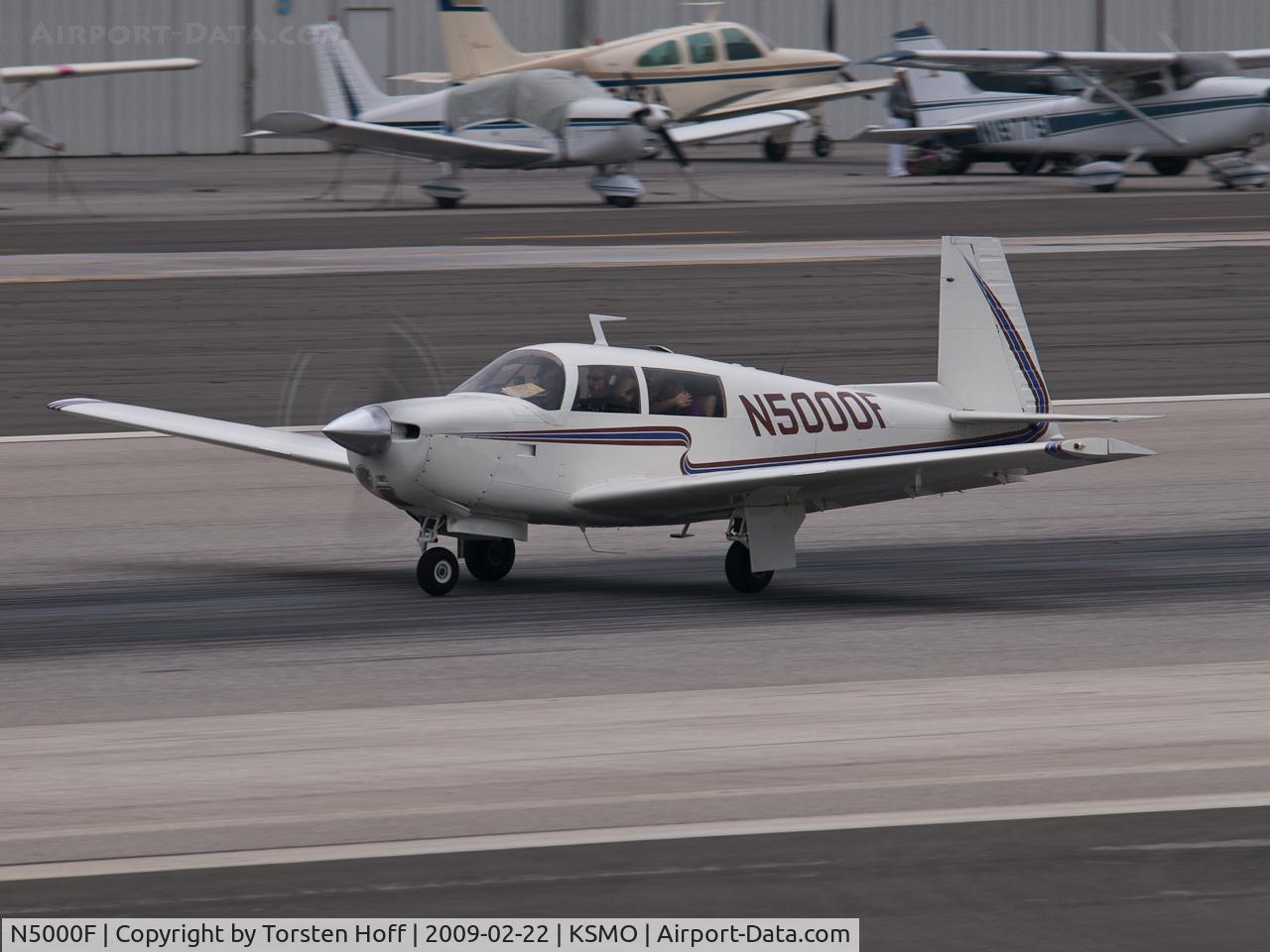 N5000F, 1976 Mooney M20F Executive C/N 22-1363, N5000F departing from RWY 21