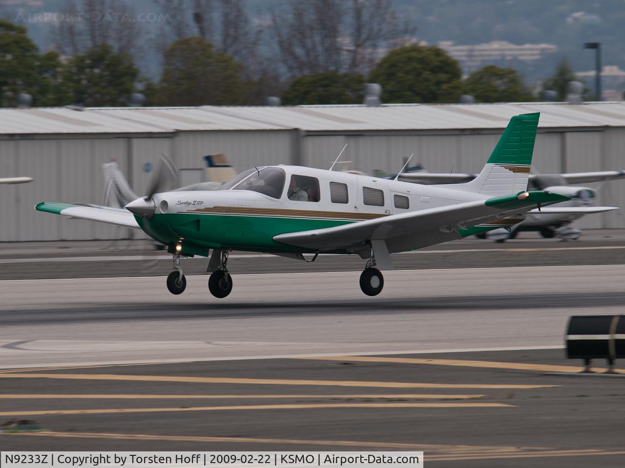 N9233Z, 1993 Piper PA-32R-301 C/N 3213062, N9233Z arriving on RWY 21