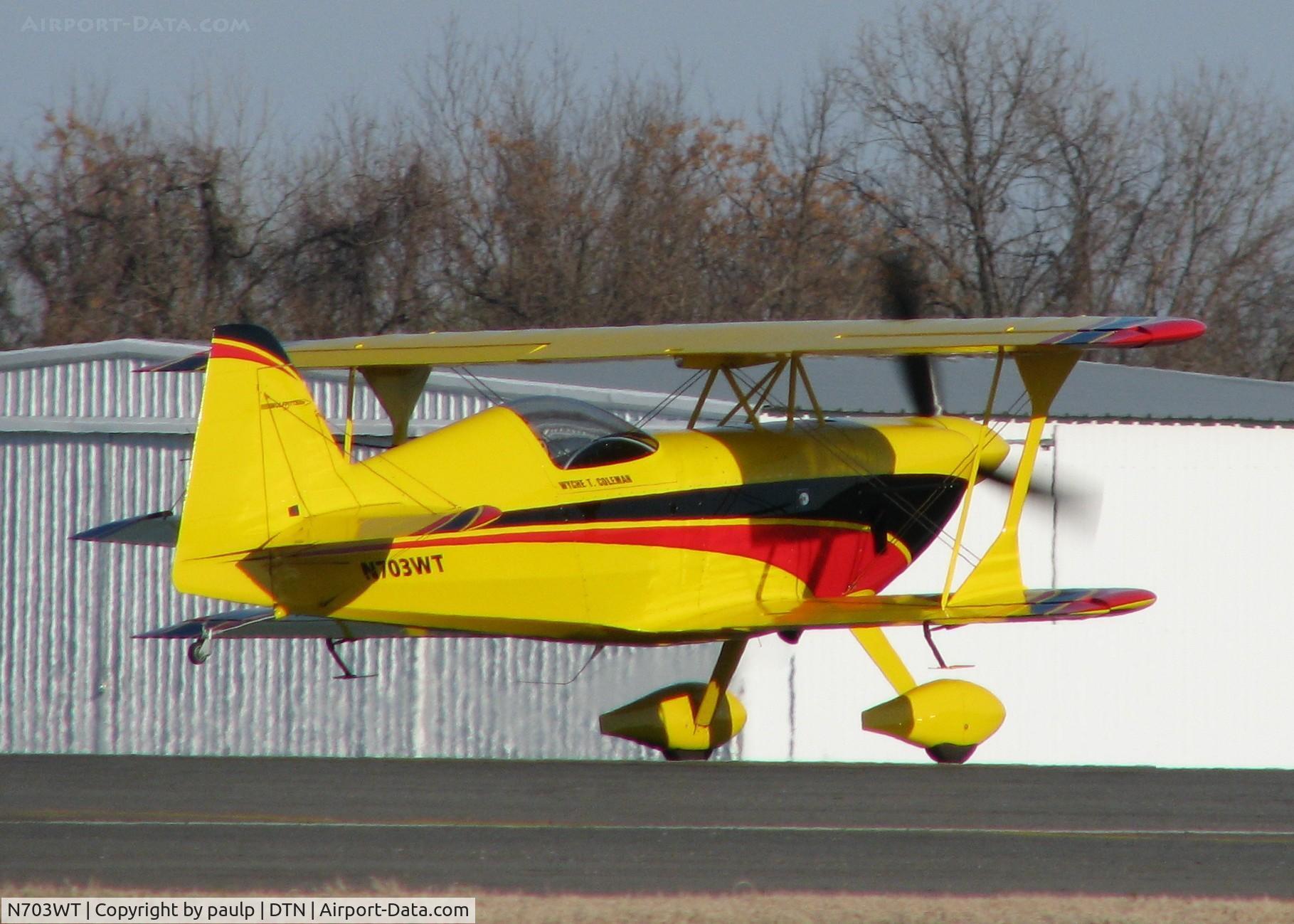 N703WT, 2008 Pitts S-1 Special C/N WPP-001, About to lift off from runway 14 at the Downtown Shreveport airport.