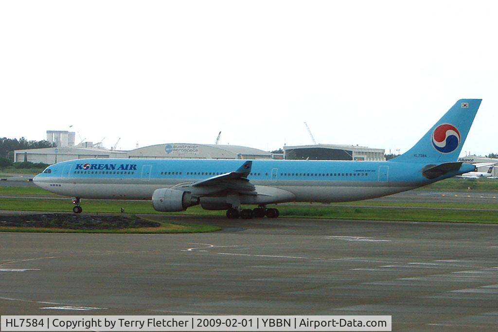 HL7584, 2000 Airbus A330-323 C/N 338, Korean A330 taxies out on a grey Brisbane morning