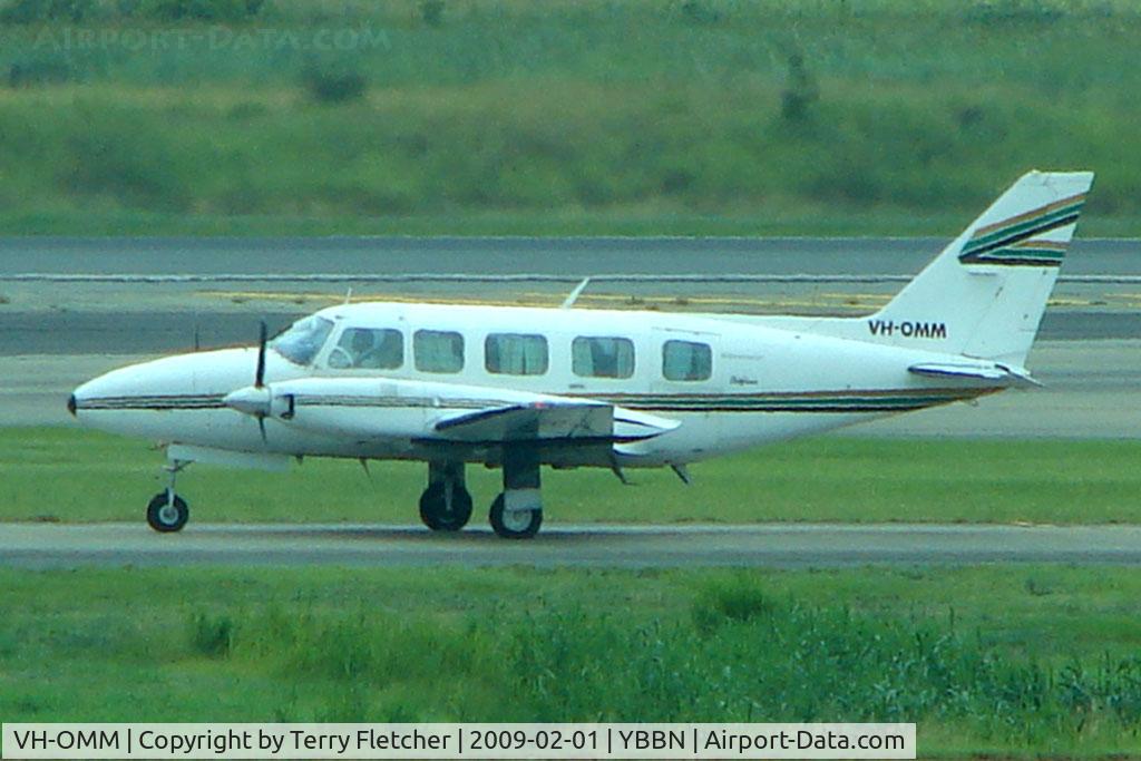 VH-OMM, 1981 Piper PA-31-350 Chieftain C/N 31-8152153, Piper Navajo at Brisbane