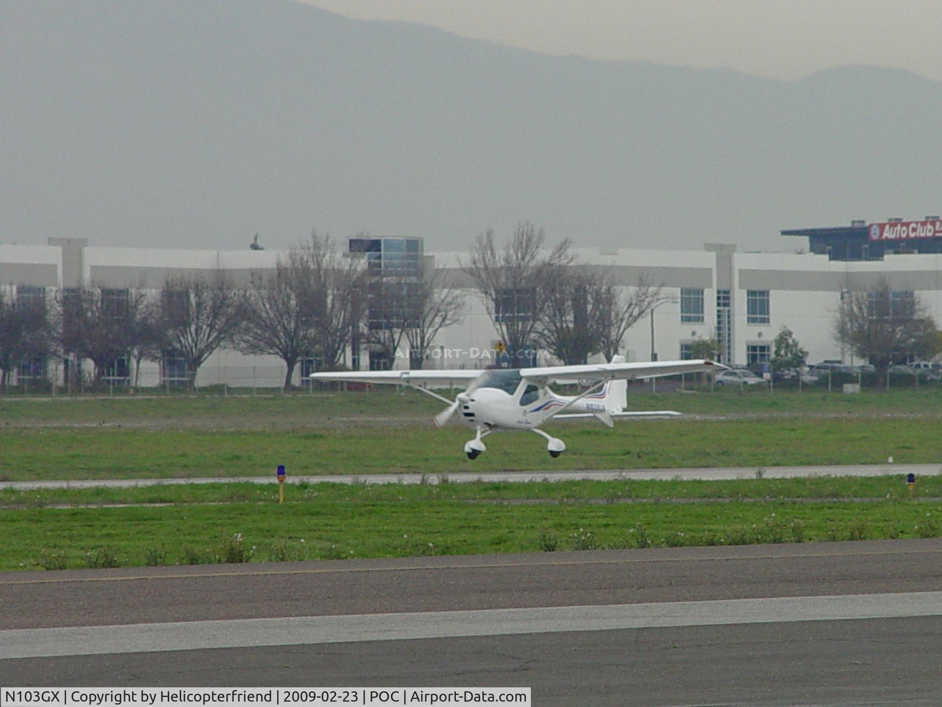 N103GX, Remos GX C/N 287, Quickly off the runway