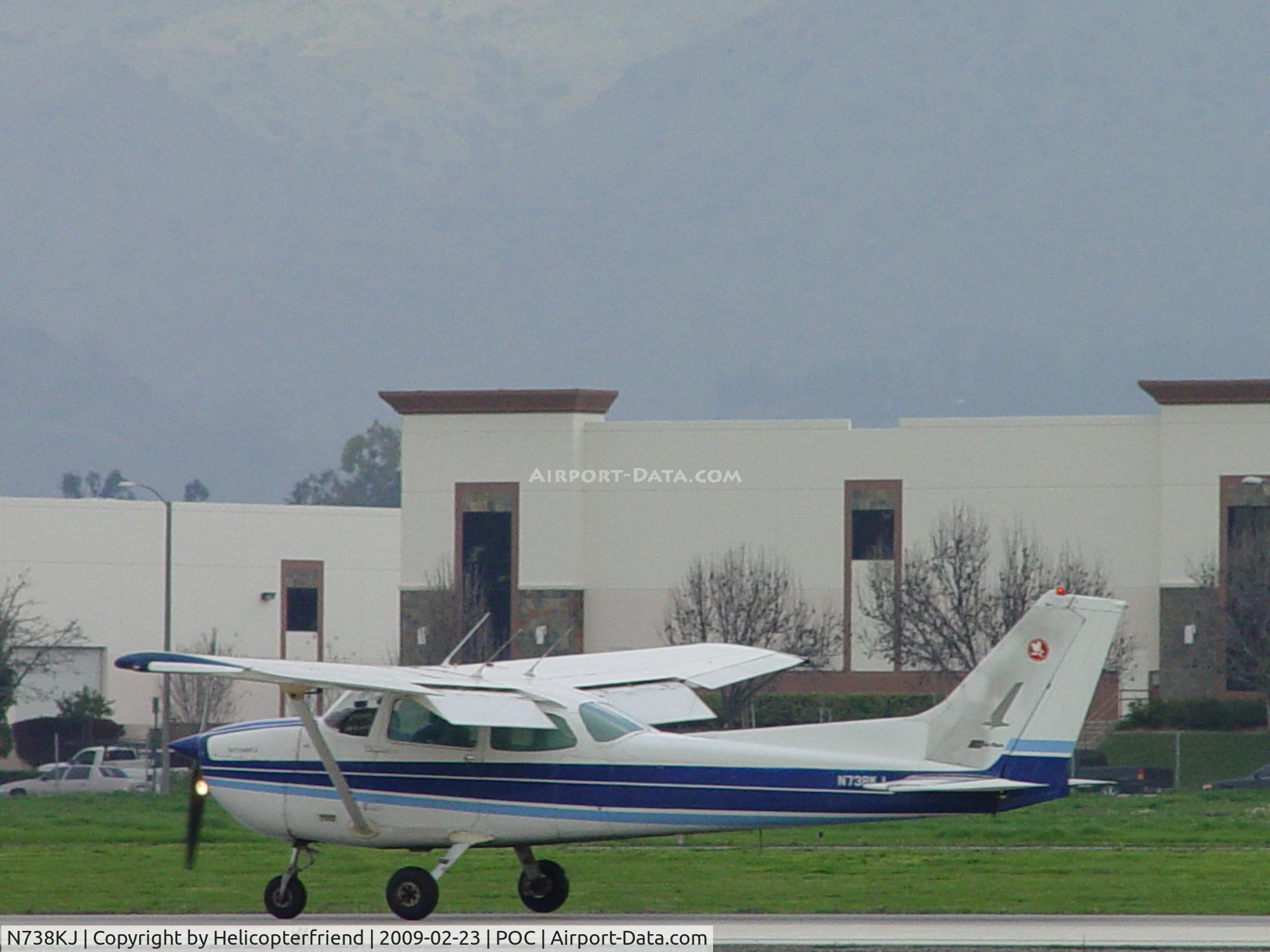 N738KJ, 1977 Cessna 172N C/N 17270035, Rolling out