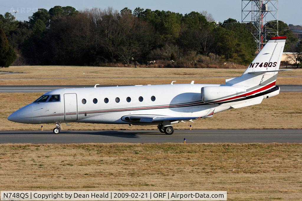 N748QS, 2006 Israel Aircraft Industries Gulfstream 200 C/N 157, NetJets Aviation 2006 IAI Gulfstream 200 Galaxy N748QS taxiing to RWY 23 for departure to Louisville Int'l (KSDF).