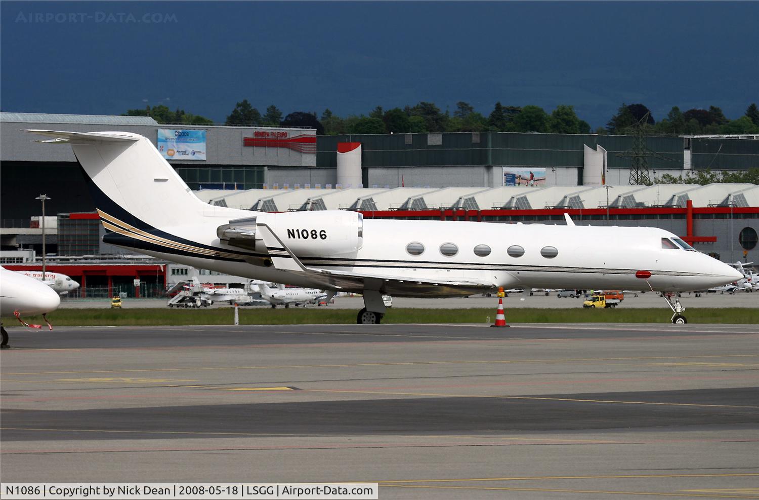 N1086, 1988 Gulfstream Aerospace G-IV C/N 1086, LSGG