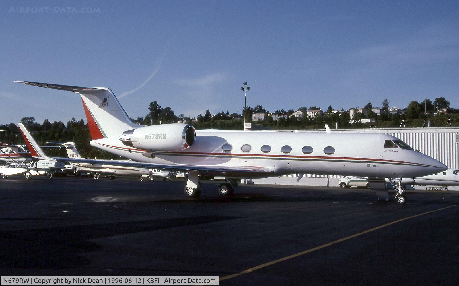 N679RW, 1990 Gulfstream Aerospace G-IV C/N 1131, KBFI
