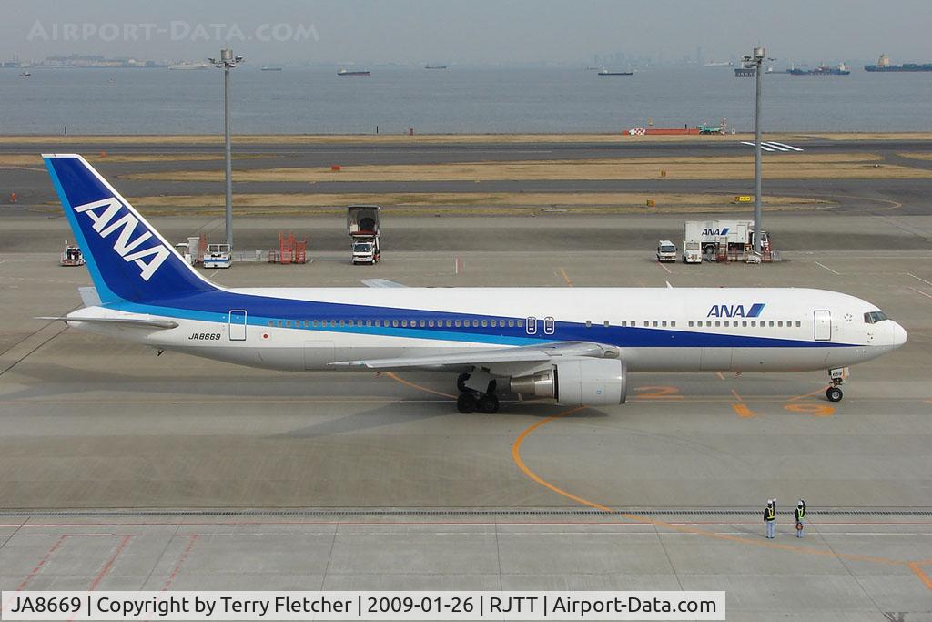 JA8669, Boeing 767-381 C/N 27444, ANA B767 arrives Haneda
