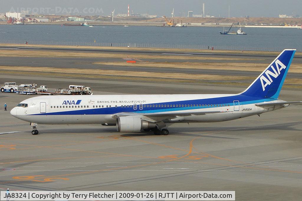 JA8324, 1992 Boeing 767-381 C/N 25655, ANA B767 arrives Haneda