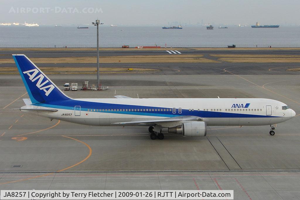 JA8257, 1987 Boeing 767-381 C/N 23757, ANA B767 arrives Haneda
