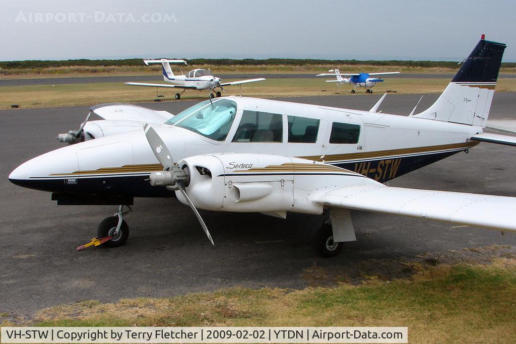 VH-STW, 1973 Piper PA-34-200 C/N 34-7350220, Piper PA-34 at Tooradin Airport VIC